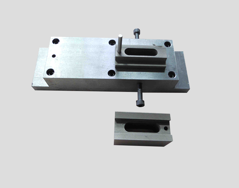 凹?？鞊Q沖孔模具2